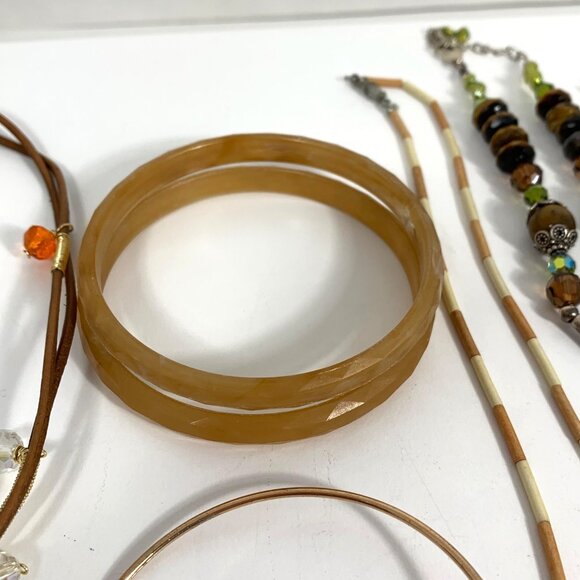 Earthy Boho Jewelry Lot Featuring 24 Pieces Necklaces Bracelets & Earrings - Picture 9 of 10